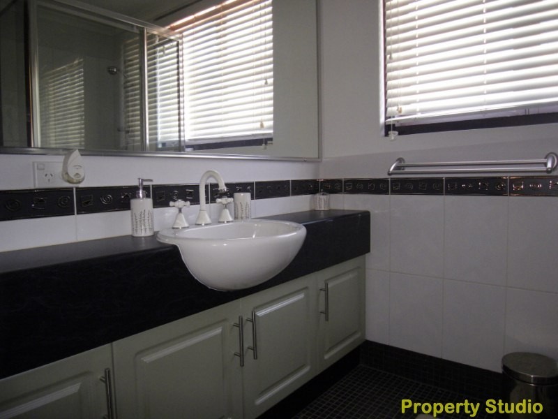4/84 Lockhart Street, Como WA 6152