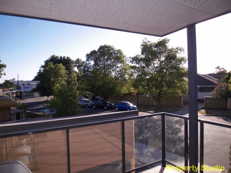 4/84 Lockhart Street, Como WA 6152