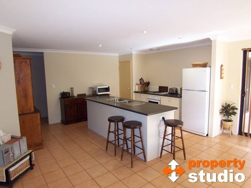 34 Burkett Terrace, Bertram WA 6167