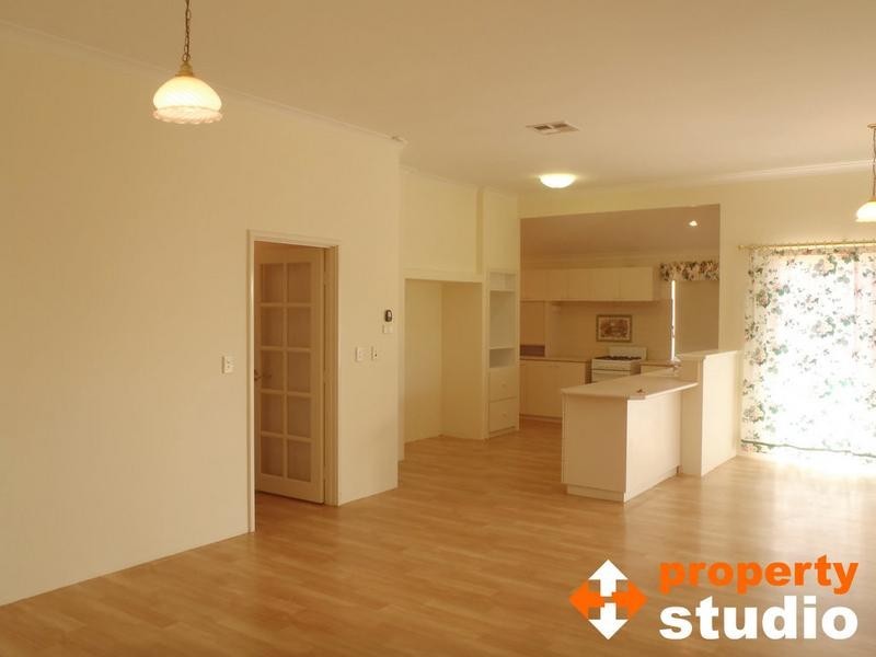 10 Erlistoun Street, Golden Bay WA 6174