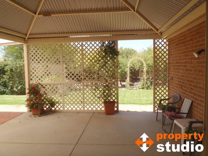 10 Erlistoun Street, Golden Bay WA 6174