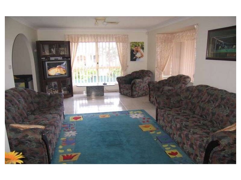 Edensor Park NSW 2176