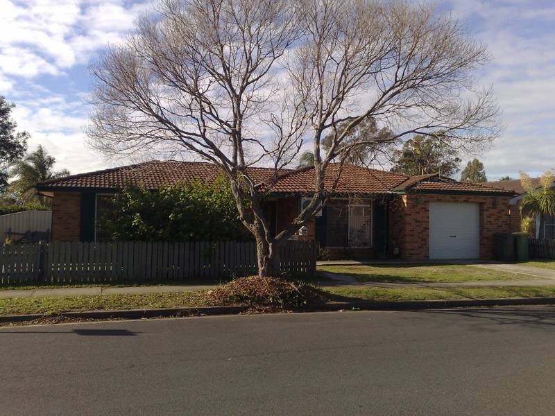 16 Knowles Place, Bossley Park NSW 2176