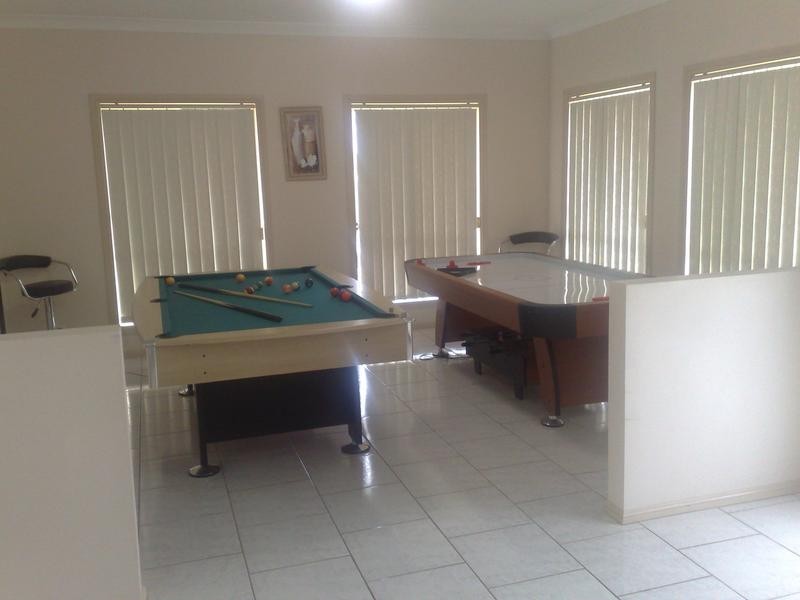 2 Elyard Crescent, West Hoxton NSW 2171