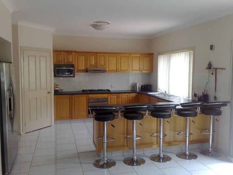 2 Elyard Crescent, West Hoxton NSW 2171