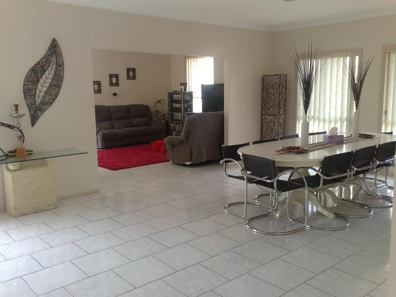 2 Elyard Crescent, West Hoxton NSW 2171