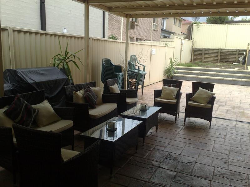 2 Elyard Crescent, West Hoxton NSW 2171