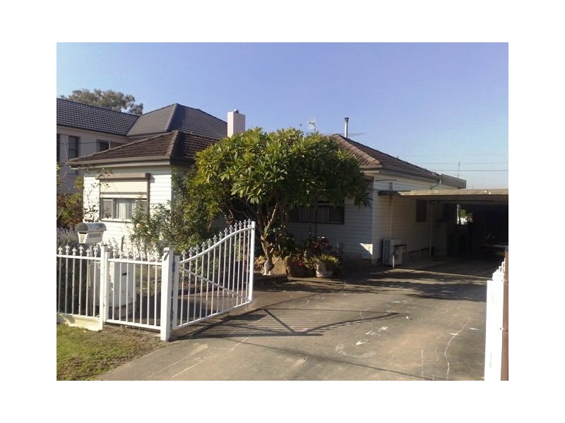 7 Paul Cres, Canley Heights NSW 2166