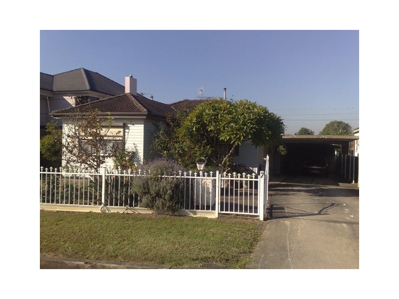 7 Paul Cres, Canley Heights NSW 2166