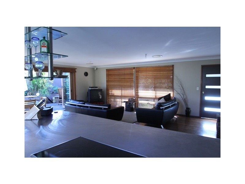 Edensor Park NSW 2176