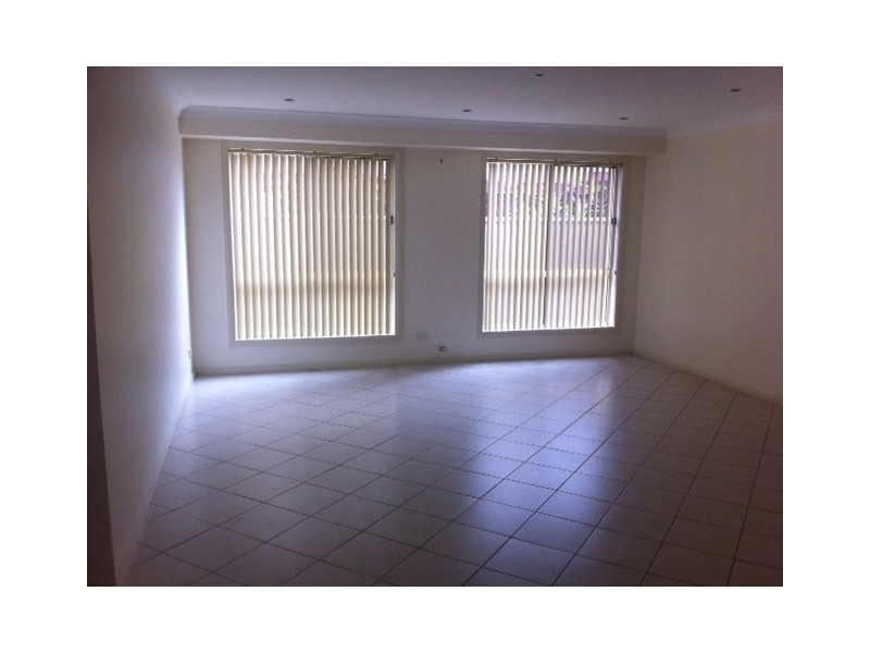 Edensor Park NSW 2176