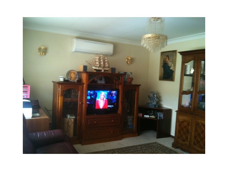 3 seymour close, Bossley Park NSW 2176