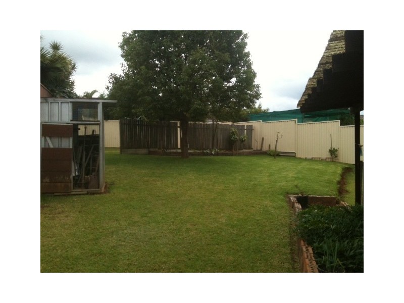 3 seymour close, Bossley Park NSW 2176