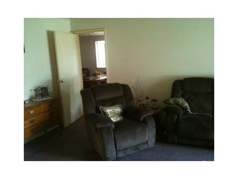 16 KNOWLES PLACE, Bossley Park NSW 2176