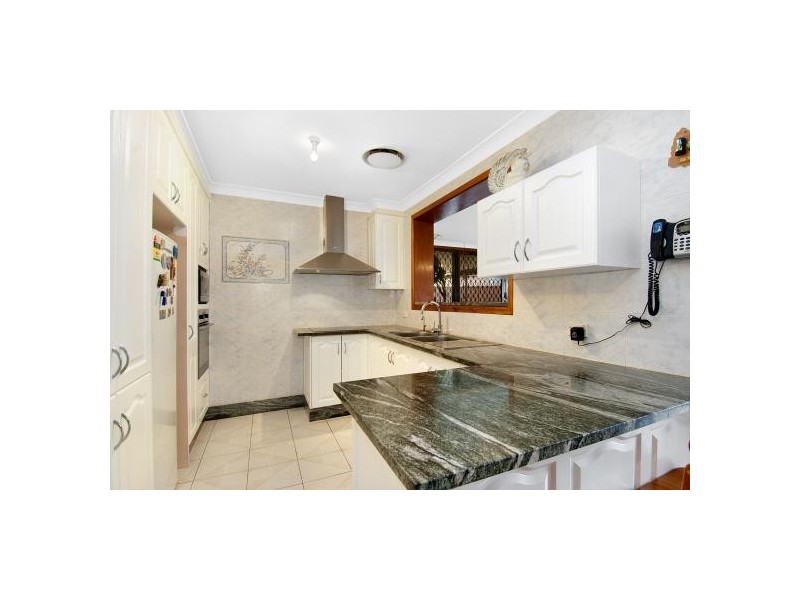 16 Newmen Close, Wetherill Park NSW 2164