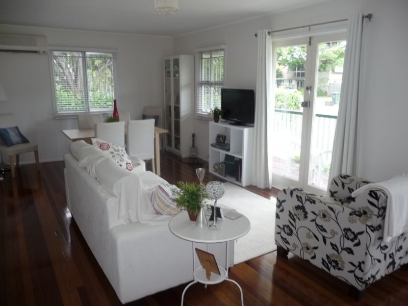 33 St Clements Street, Oxley QLD 4075