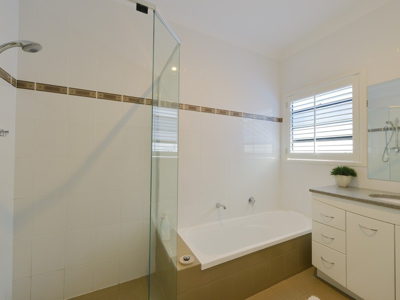 70 Borden Street, Sherwood QLD 4075