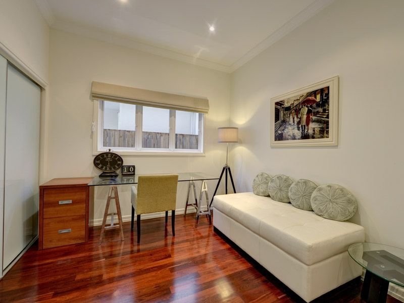 28 Strong Ave, Graceville QLD 4075