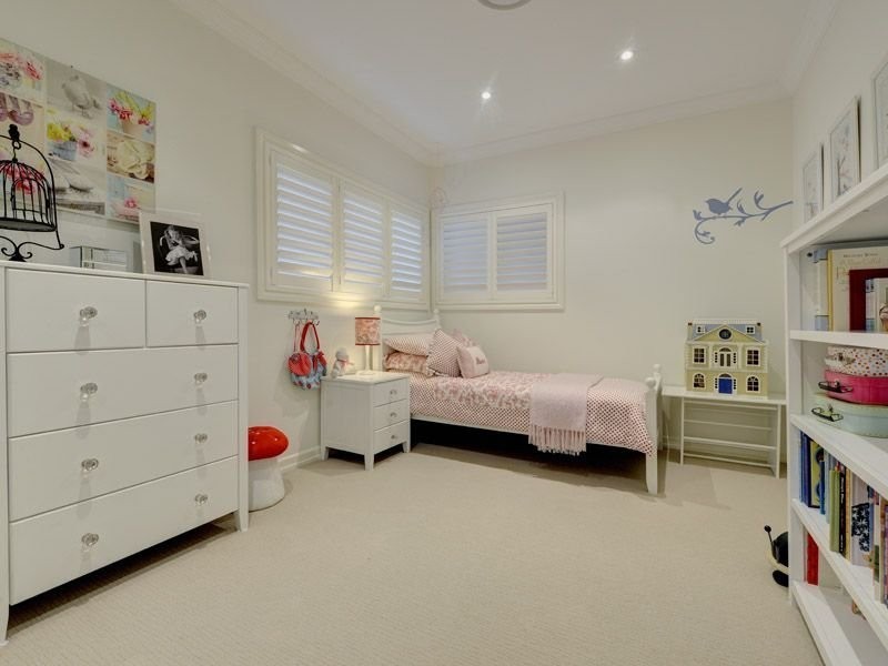 28 Strong Ave, Graceville QLD 4075