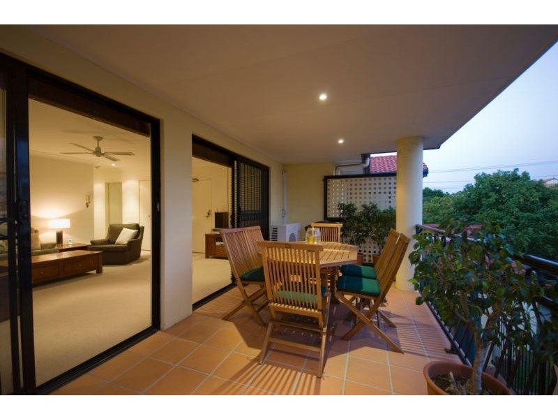 6/11 Holland Street, Toowong QLD 4066