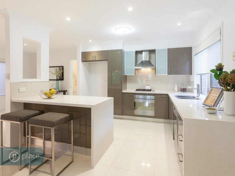 13 Vivian Street, Tennyson QLD 4105