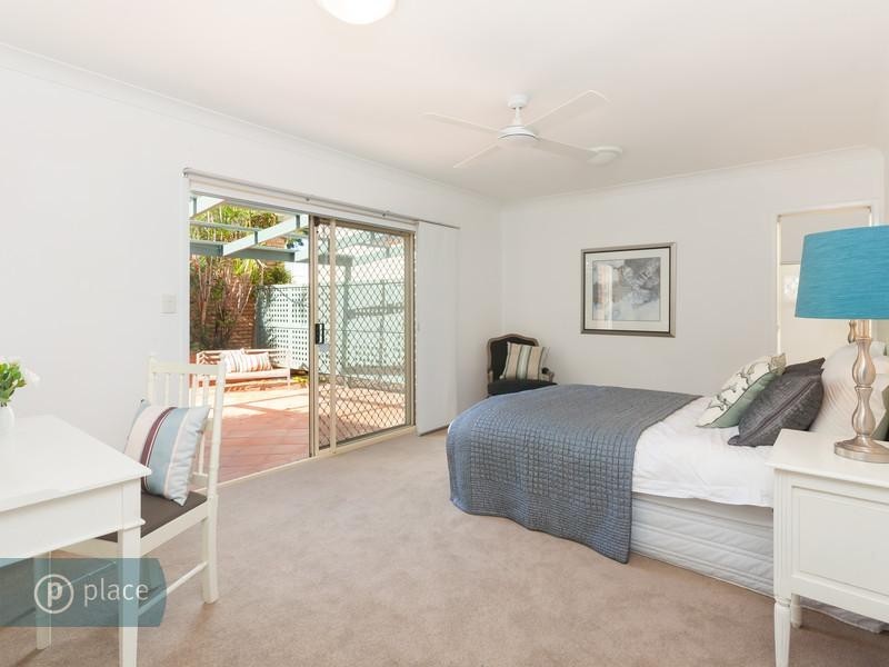 13 Vivian Street, Tennyson QLD 4105