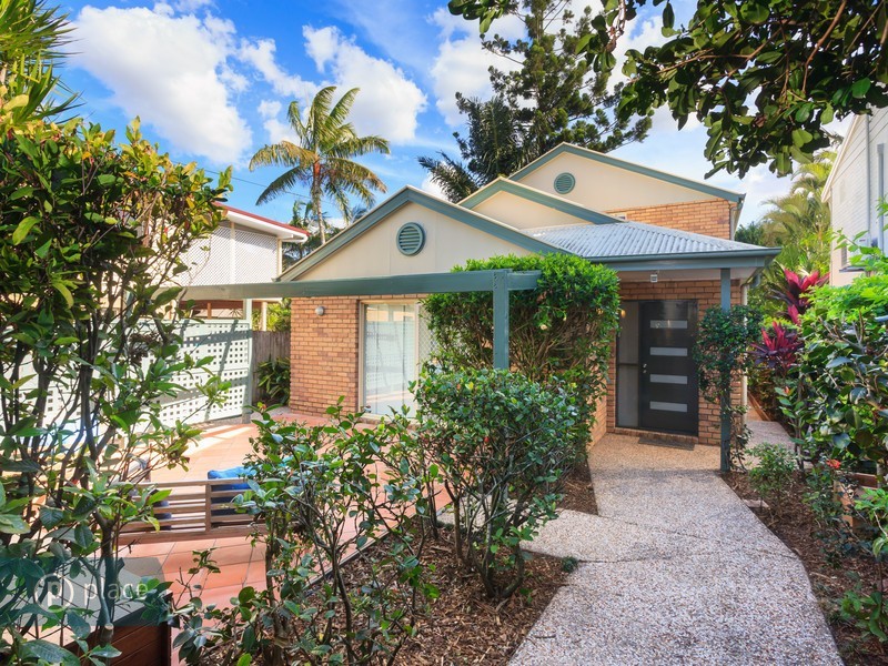 13 Vivian Street, Tennyson QLD 4105