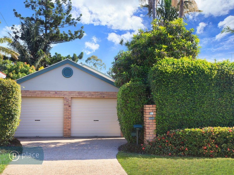 13 Vivian Street, Tennyson QLD 4105
