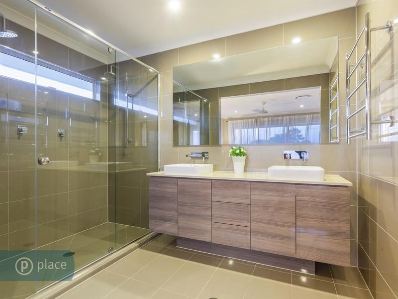 8 Cormack Street, Sherwood QLD 4075