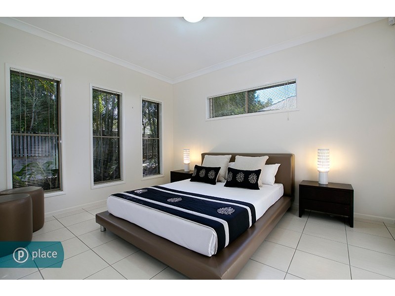 67 Thomas Street, Sherwood QLD 4075