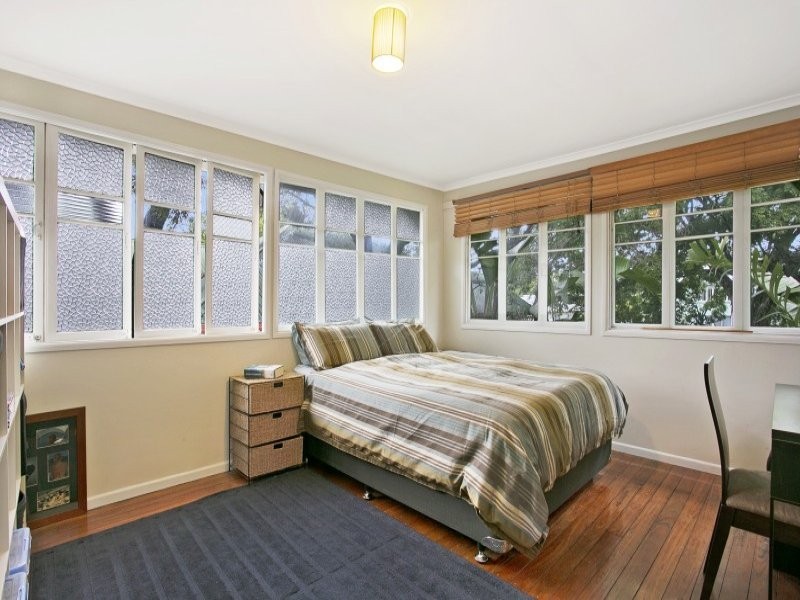 168 Graceville Ave, Graceville QLD 4075