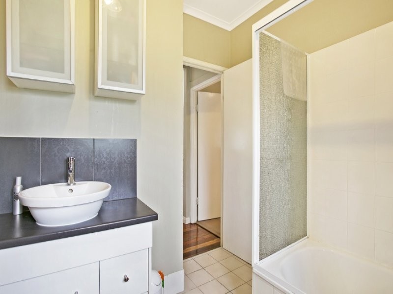 168 Graceville Ave, Graceville QLD 4075