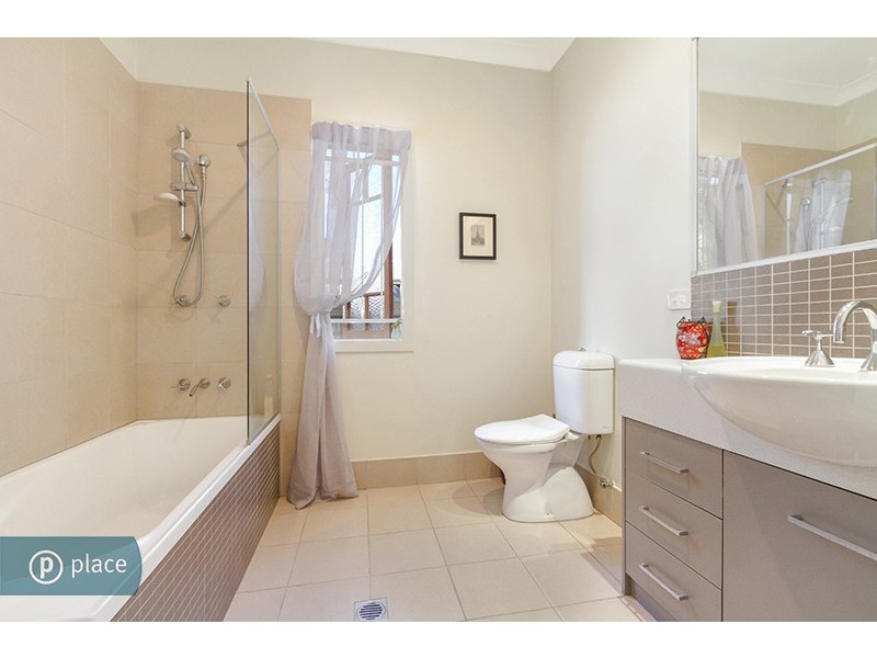 63 Lancelot Street, Tennyson QLD 4105