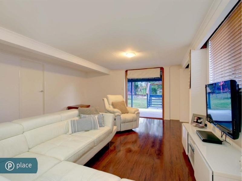 205 Englefield Road, Oxley QLD 4075