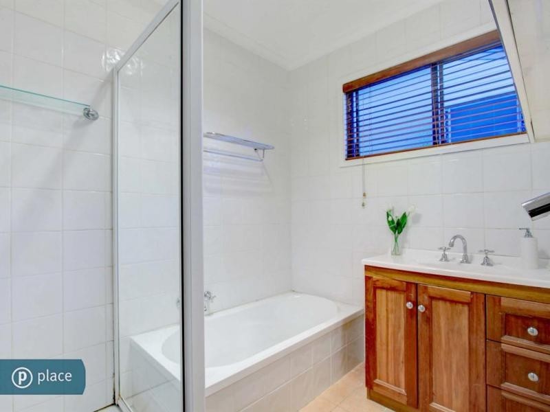 205 Englefield Road, Oxley QLD 4075