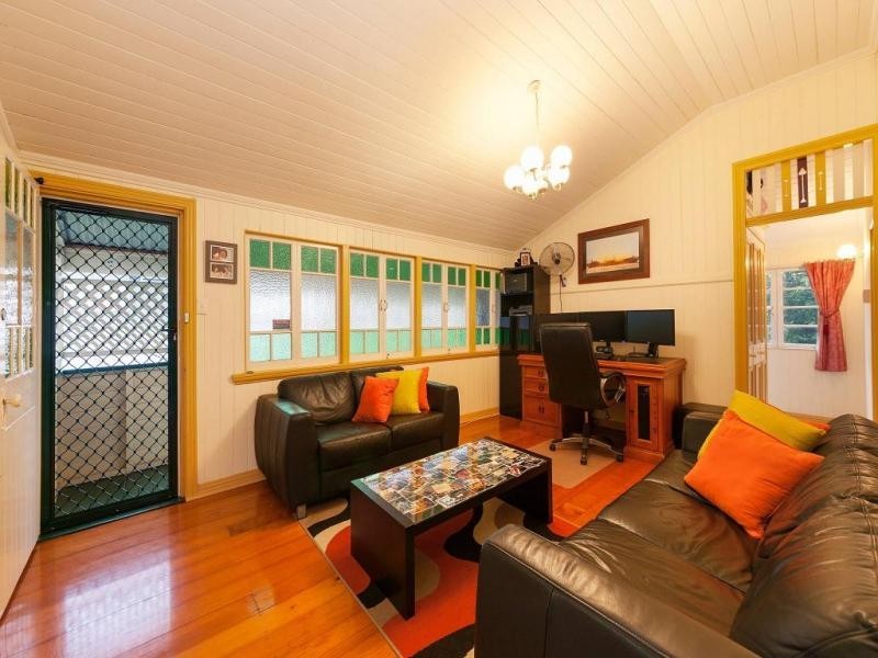 469 Honour Avenue, Sherwood QLD 4075