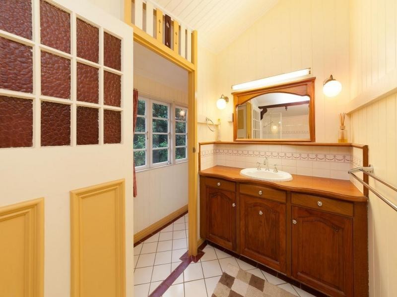 469 Honour Avenue, Sherwood QLD 4075