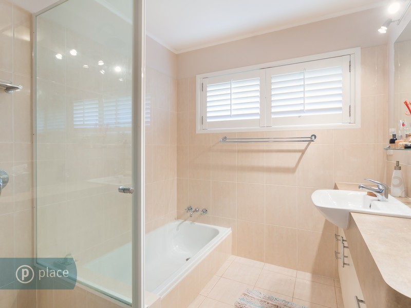 22 Halimah Street, Chapel Hill QLD 4069