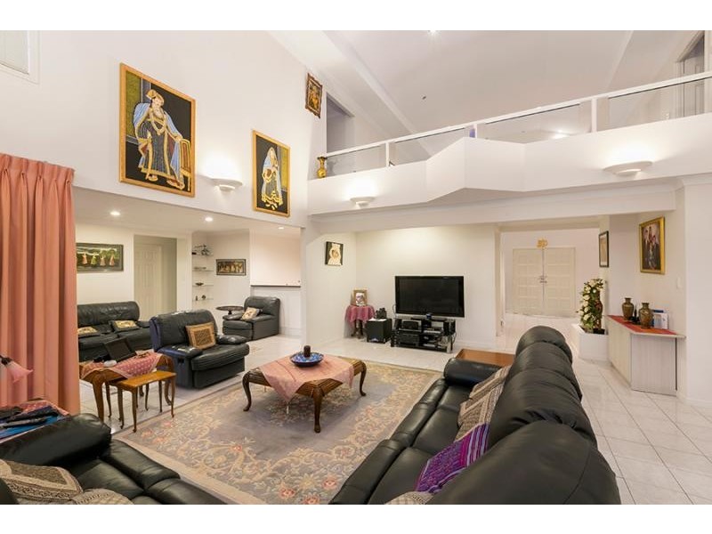 21 Woolner Place, Mount Ommaney QLD 4074