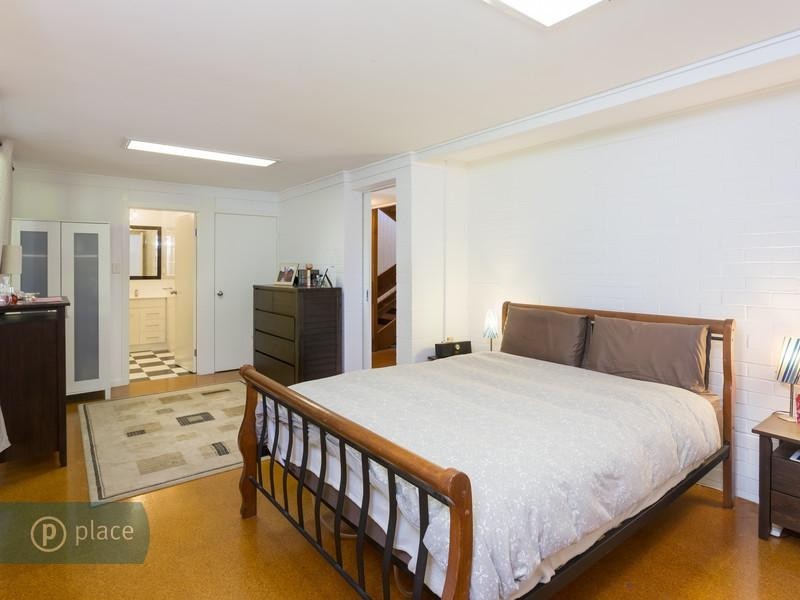 27 Nadine Street, Graceville QLD 4075