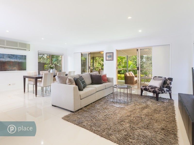 13 Vivian Street, Tennyson QLD 4105