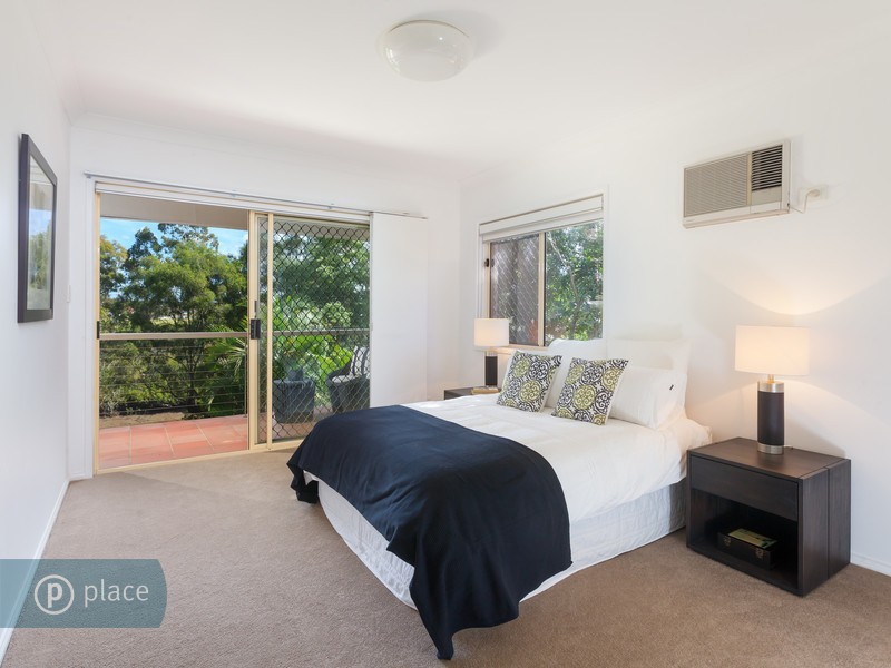 13 Vivian Street, Tennyson QLD 4105