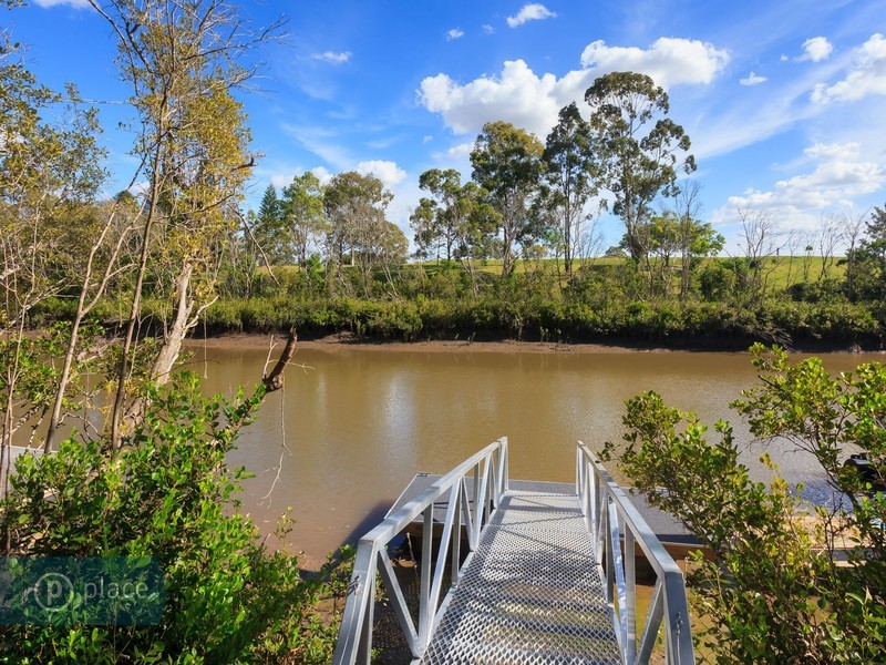 13 Vivian Street, Tennyson QLD 4105