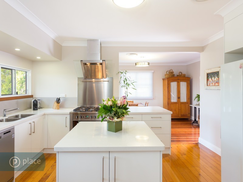 6 Donald Street, Camp Hill QLD 4152