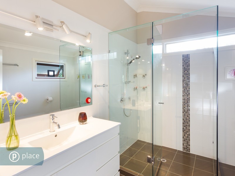 6 Donald Street, Camp Hill QLD 4152