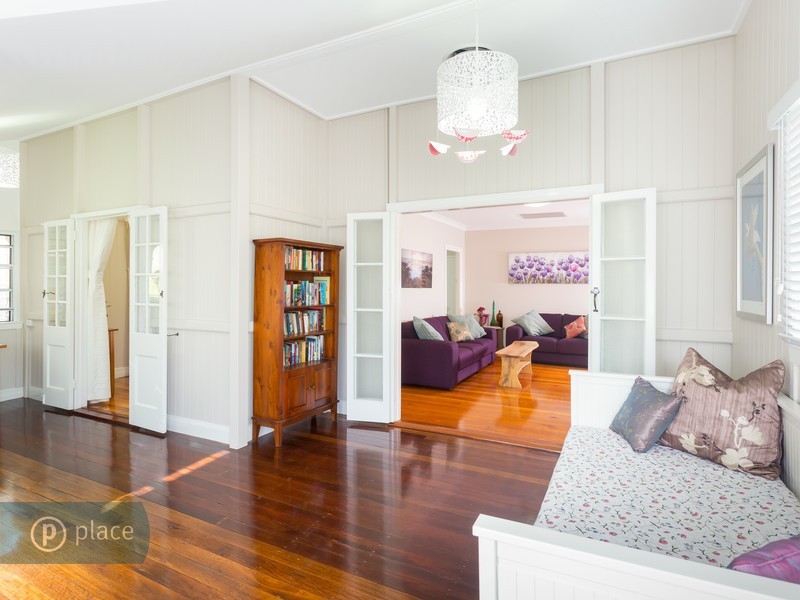 6 Donald Street, Camp Hill QLD 4152