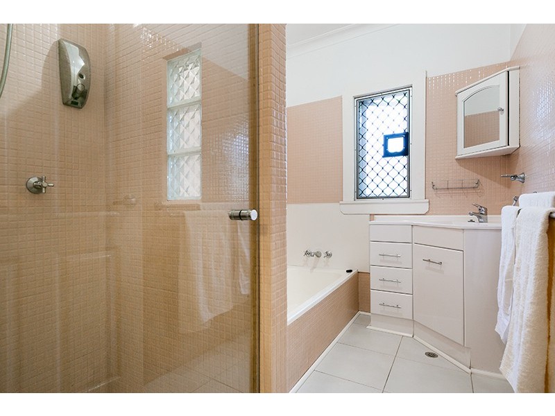 111 Plumer Street, Sherwood QLD 4075