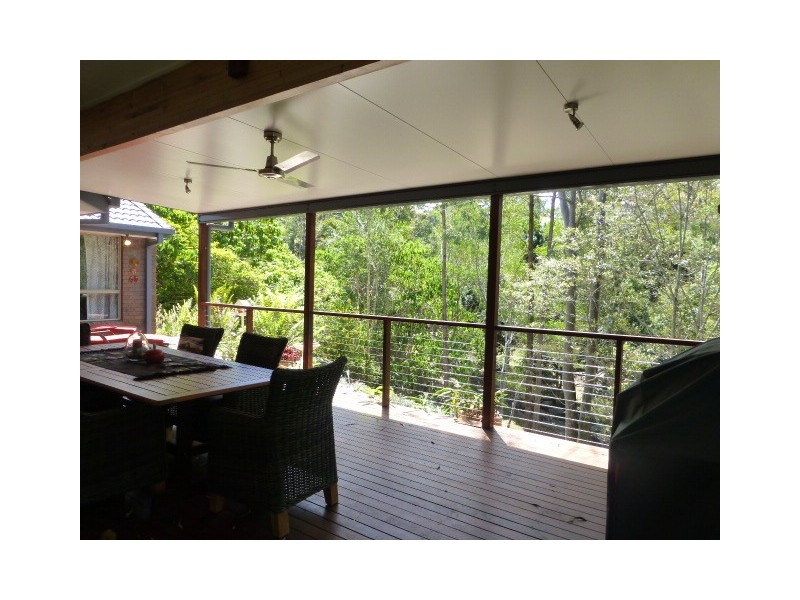 8 Sherborne Place, Chapel Hill QLD 4069