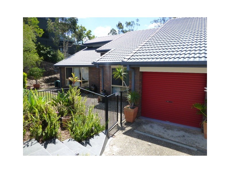 8 Sherborne Place, Chapel Hill QLD 4069