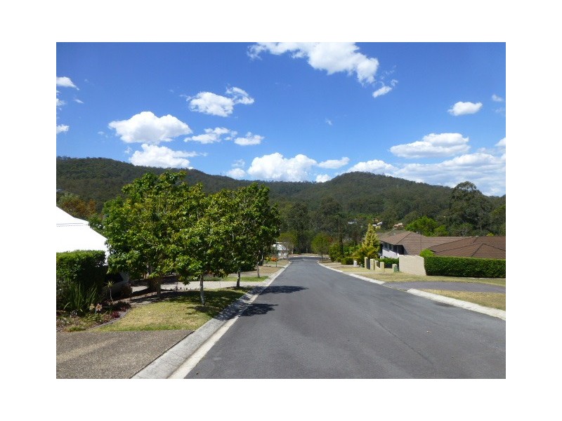 8 Sherborne Place, Chapel Hill QLD 4069